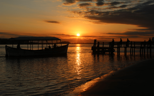 Quadro Barco, Pessoas e Pôr do Sol Por Cida Hoffmann