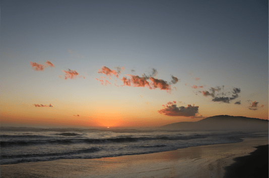 Quadro Sol Nascente na Praia de Laguna Por Cida Hoffmann